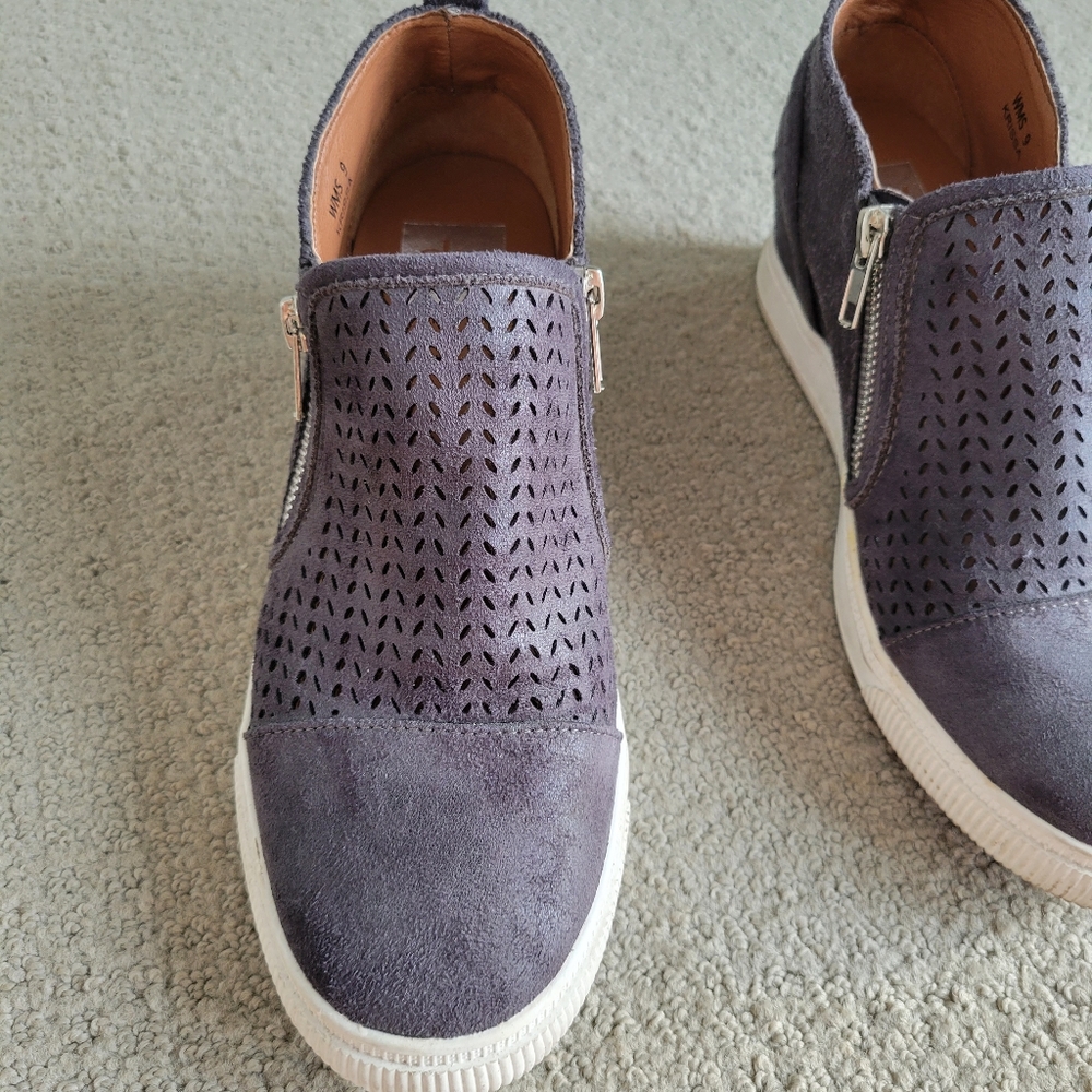 Shoes - Picture 2 of 5